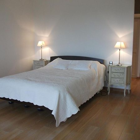 Bed and Breakfast Camélia rouge à Granville Extérieur photo